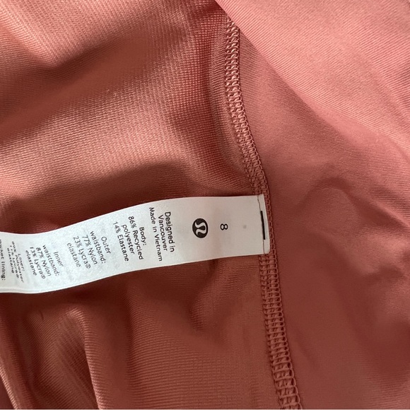 Lululemon Speed Up Low-Rise Short 2.5"
Pink Savannah size 8 - Picture 3 of 5
